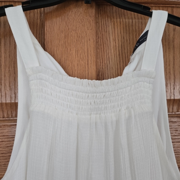 KLd white beach/summer dress size SMALL - Picture 3 of 8